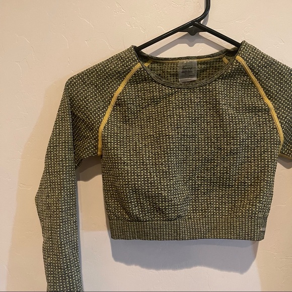 Echt Sensory Seamless Snapdragon Yellow Cropped Top - Picture 2 of 7